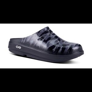 Oofos clogs W size 9